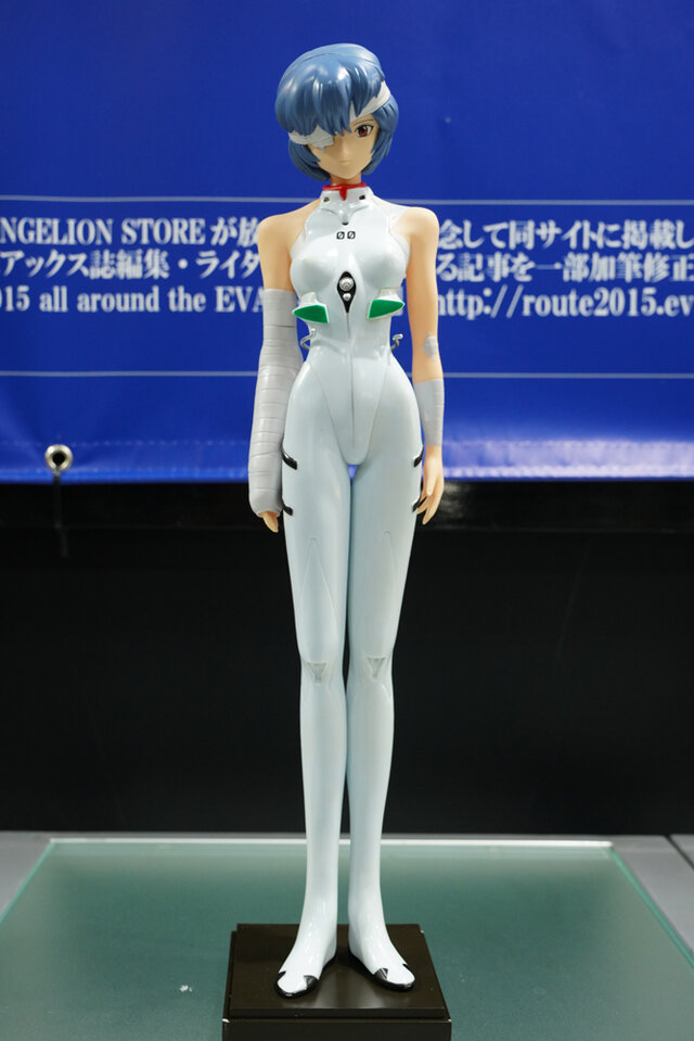 綾波レイ、アスカの大型造形物も！「エヴァワンフェス」珠玉の作品が大