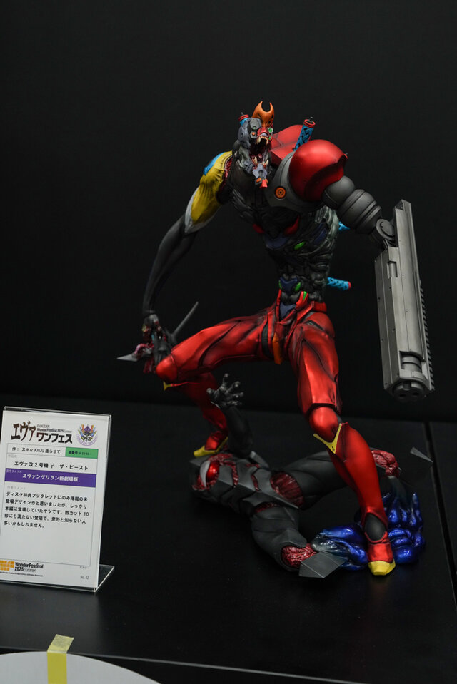 綾波レイ、アスカの大型造形物も！「エヴァワンフェス」珠玉の作品が大