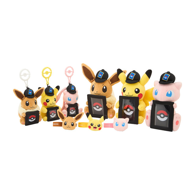 ピカチュウと『ポケカ』を一緒に飾れる！ 可愛い“ぬいぐるみ”が7月18日