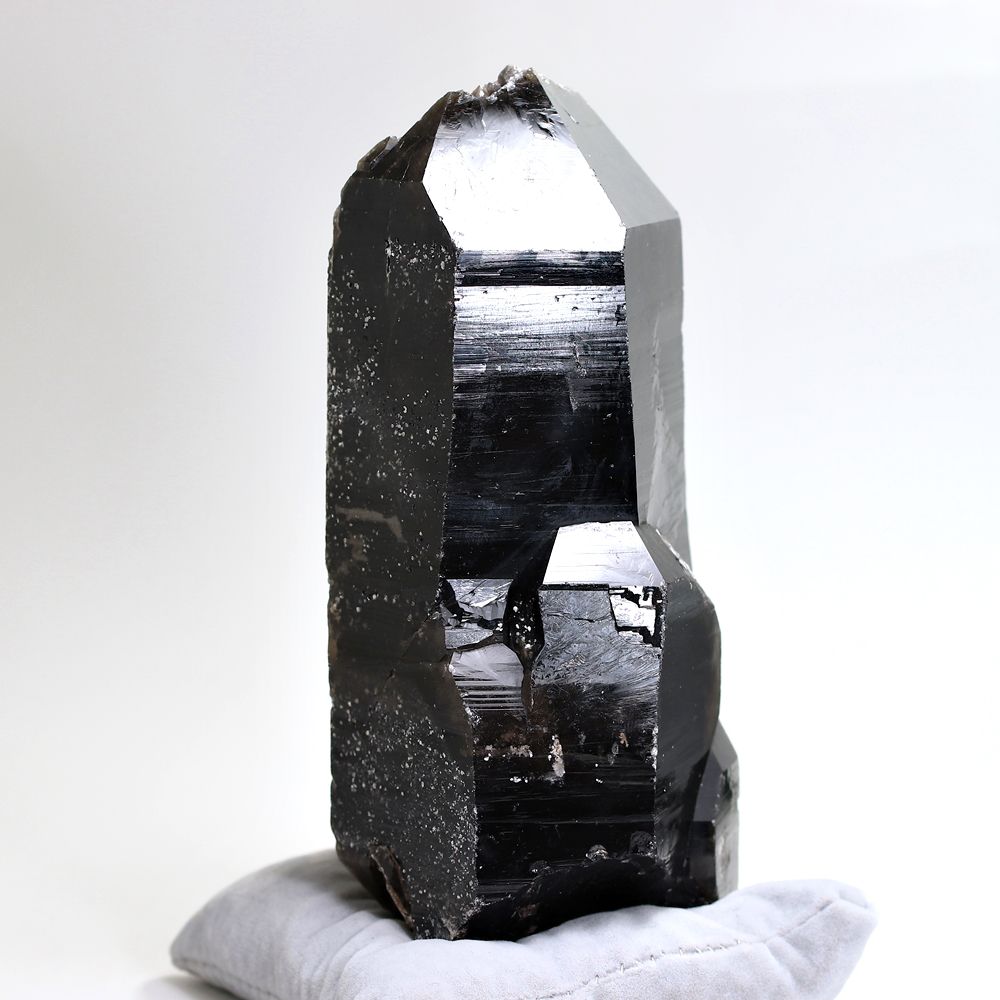 高品質]ブラジル産モリオン原石/天然黒水晶（中型1.27kg/カテドラル