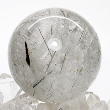 ガネッシュヒマール産ヒマラヤ水晶丸玉/角閃石&緑閃石内包スフィア