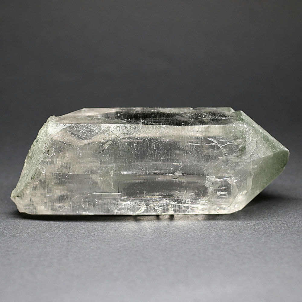 高品質+]インド/マニハール産ヒマラヤ水晶ナチュラルポイント/グリーン