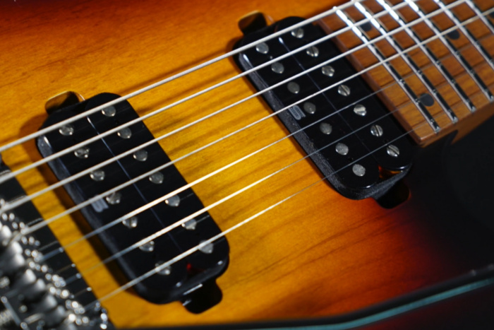 AZシリーズでラインナップする7弦ギターの新世代モデル