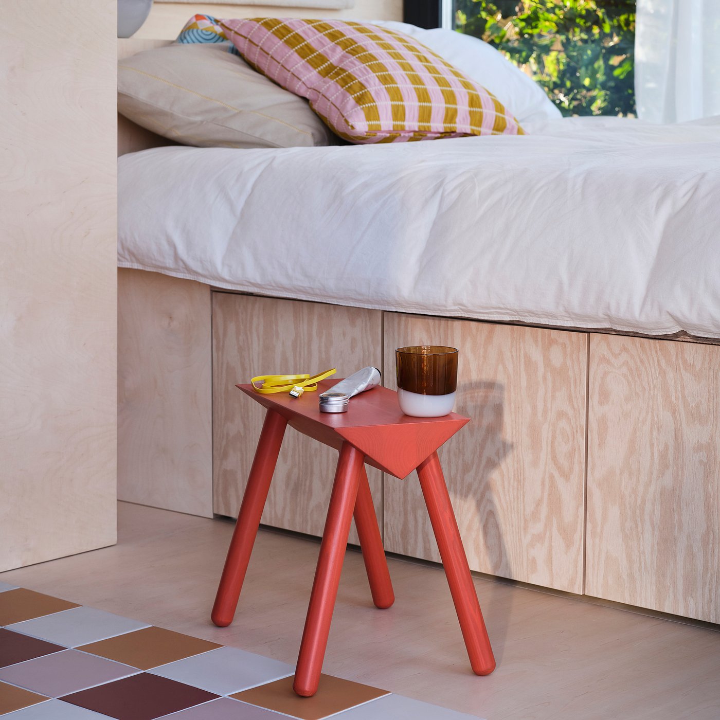 OMMJÄNGE オッミェンゲ スツール, オレンジレッド/ステイン仕上げ - IKEA