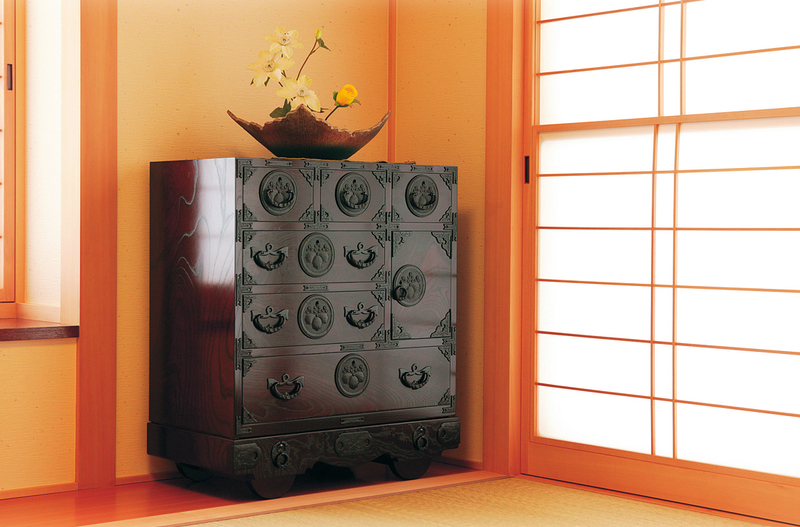 岩谷堂箪笥 │ 工芸品 │ 特産品紹介 │ いわて銀河プラザ