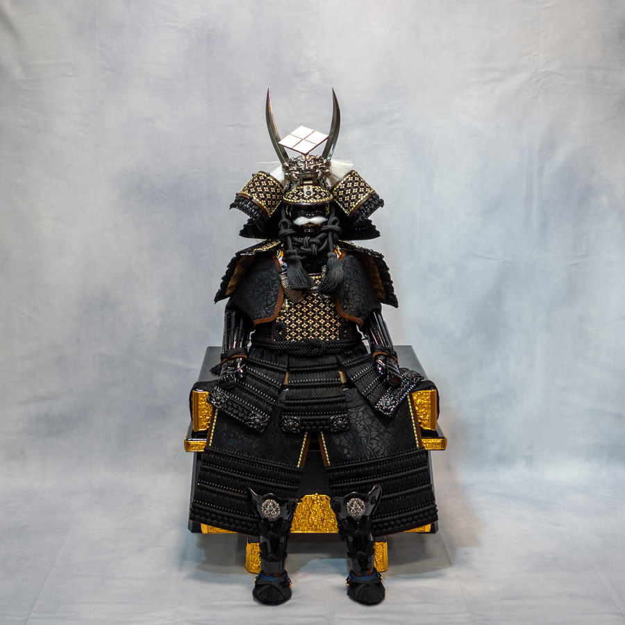大越忠保作 甲州印伝 武田信玄公7号鎧 黒王セット | 人形専門店