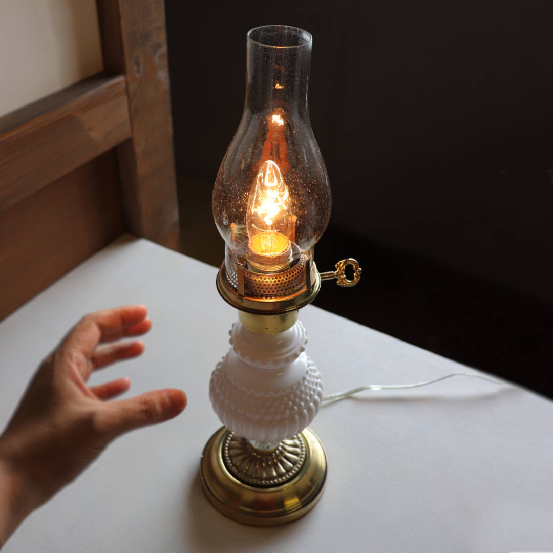 USAヴィンテージオイルランプ型ホブネイルミルクガラス製テーブル