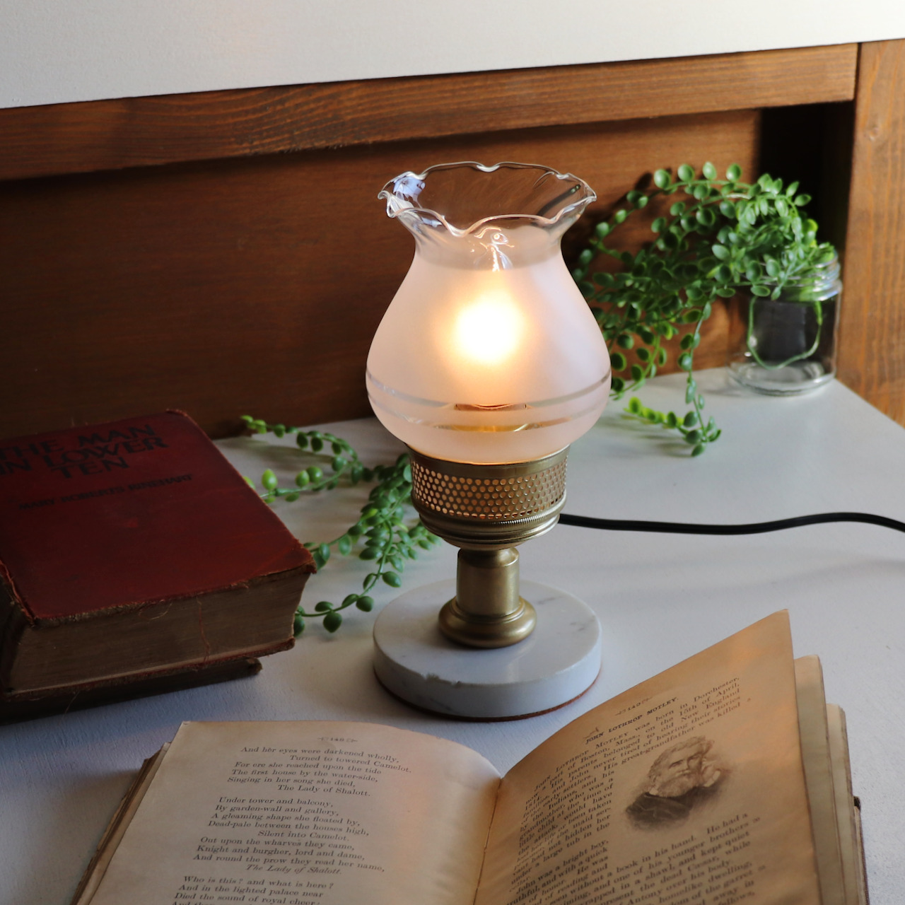 USAヴィンテージフリルトップフロストガラスチムニーのカフェランプ