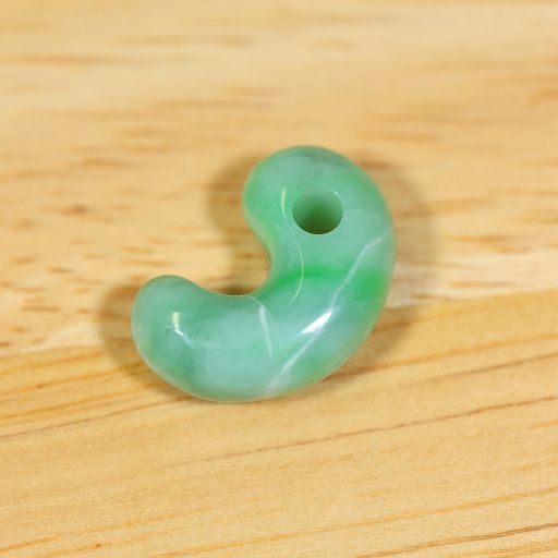 緑色 淡い黄緑 翡翠勾玉 糸魚川翡翠勾玉 BMT0327 | 糸魚川翡翠工芸家 赤羽