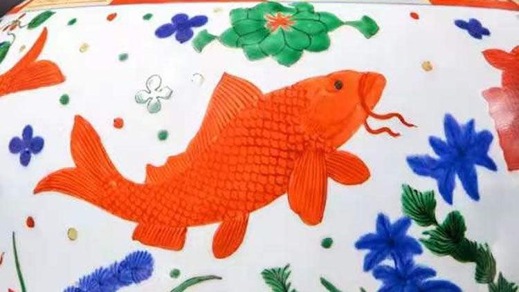 修學好古實事求是——「紅色官窯」五彩魚藻紋大罐賞析與探討-香港商報