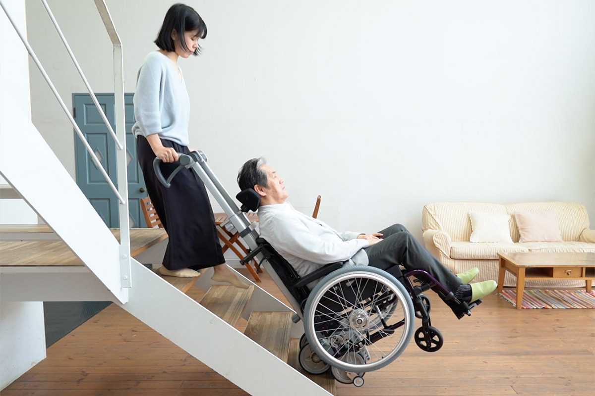 階段昇降機 スカラモービル｜【公式】株式会社 常機構｜東京都 防音