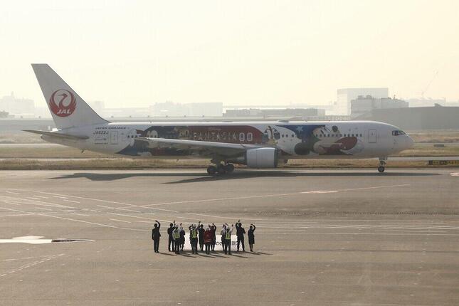 ミッキーマウス、誕生日に空を飛ぶ！ JAL「特別機」就航、ディズニー
