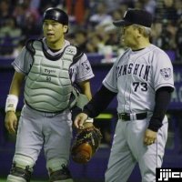 優勝を決め胴上げされるヤクルト・野村克也監督＝神宮：野村克也 写真