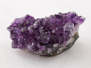 アメシストAグレード・紫水晶原石クラスター［No.15