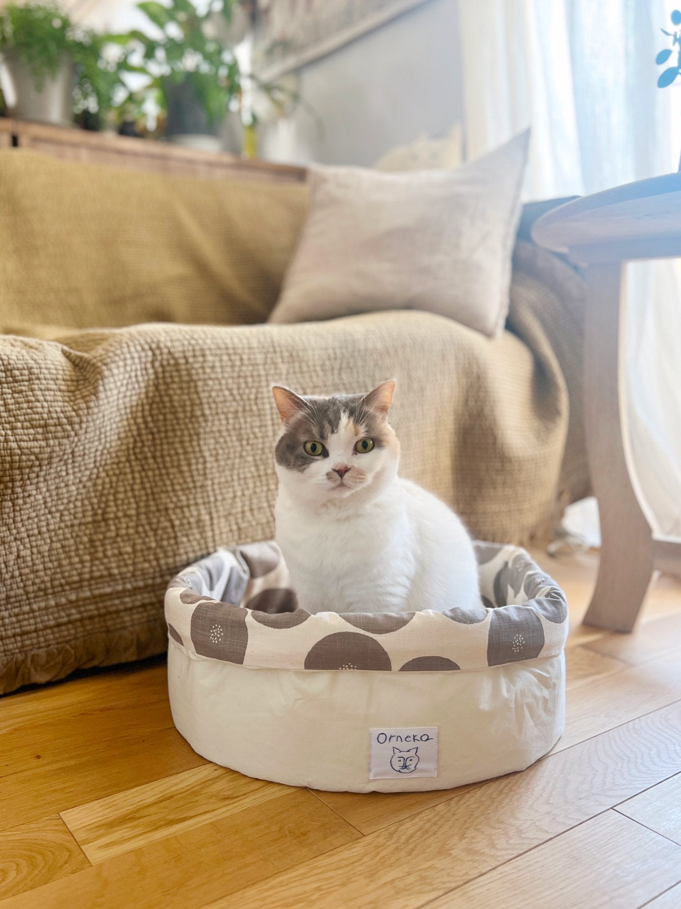 オルネコ・クッション付きラウンドベッド／あんパン｜オルネコ