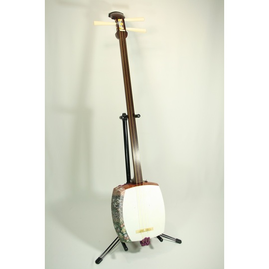 当店の中古三味線は、すべてメンテナンス済みでございます。 大津楽器