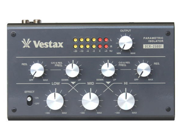 伝説のブランドVestaxから高品質アイソレーターが誕生！DCR-2500Fをご