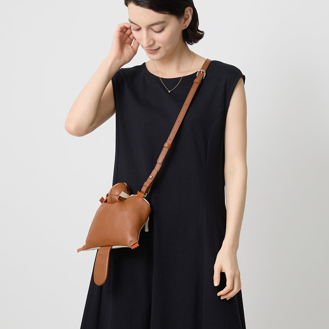 Momonga Shoulder Pouch – マザーハウス 公式サイト