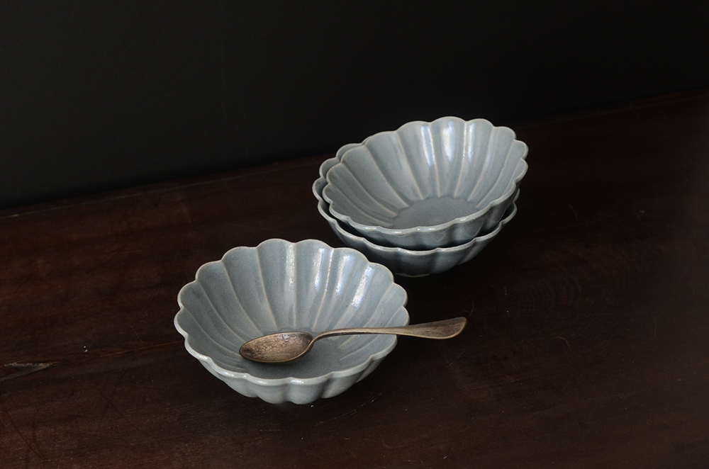 岩手の関口憲孝さんから淡い瑠璃色の器ほか、が届いています | 百福