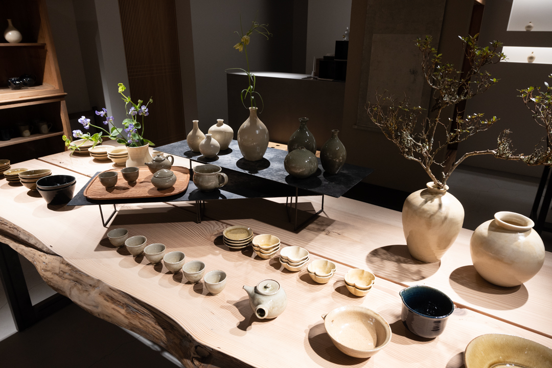 明日から始まる「田谷直子展」の器並びました | 百福