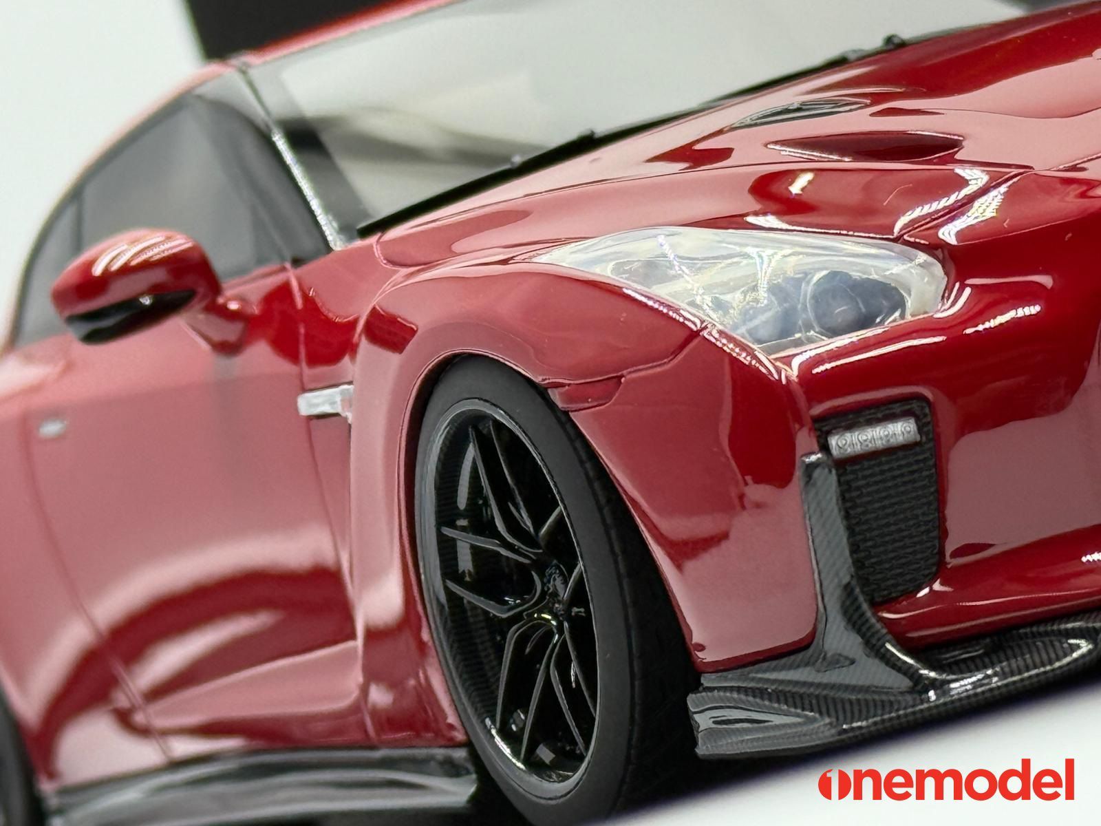 One Model 1:18 Nissan GT-R R35 Custom Edition in Passion Red