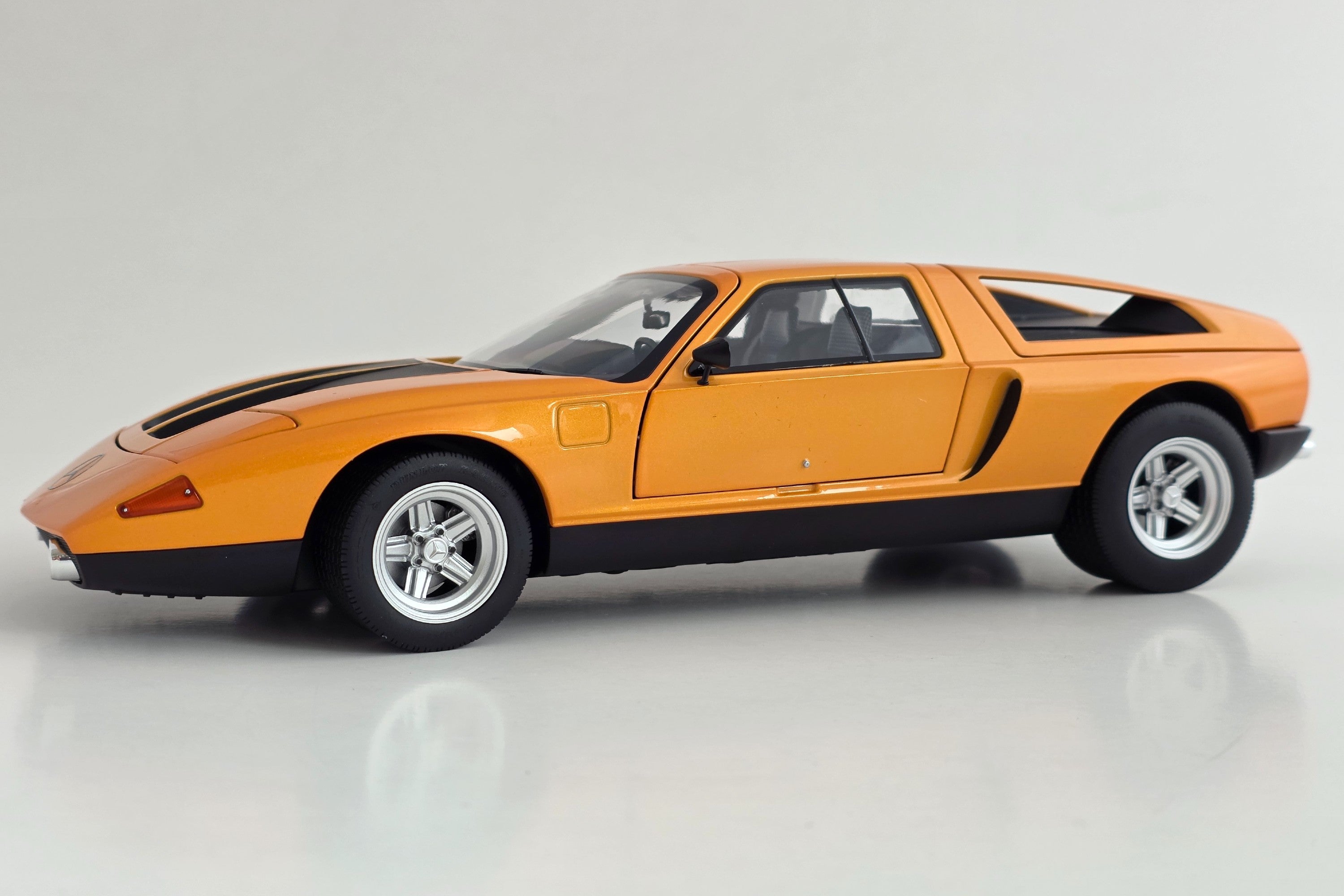 Mercedes C111-II (1970) | 1:18 Scale Diecast Model Car | Norev