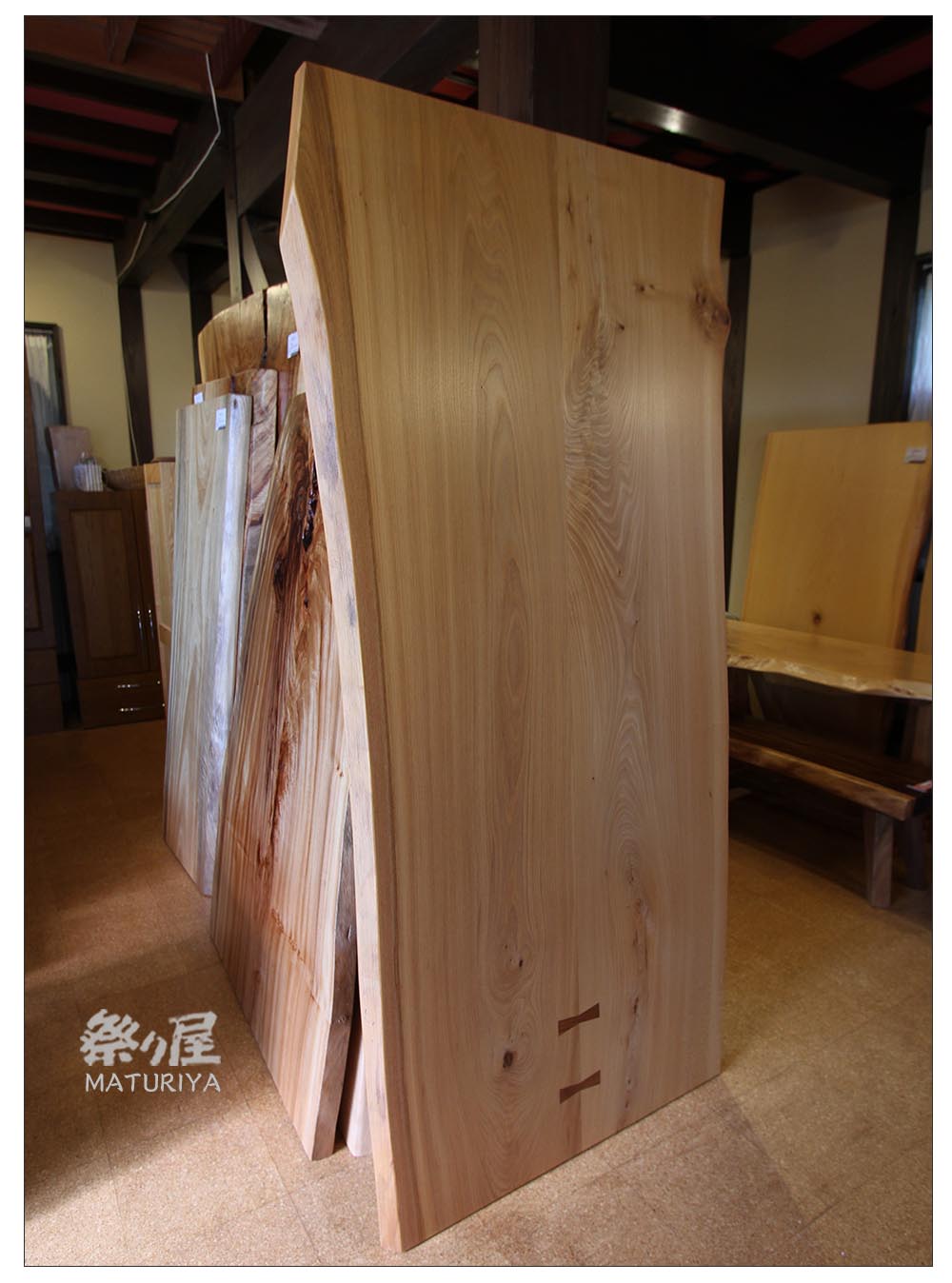 神奈川県 海老名店展示 一枚板 欅（けやき ケヤキ）材 テーブル天板