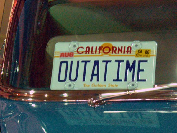 デロリアン ナンバープレート | 革ジャンのマックス・ケイディ