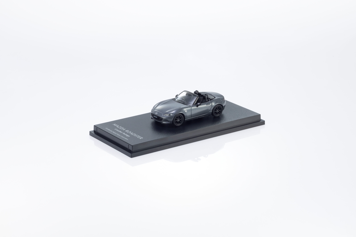 ROADSTER S Leather PKG(2024) モデルカー 1/64