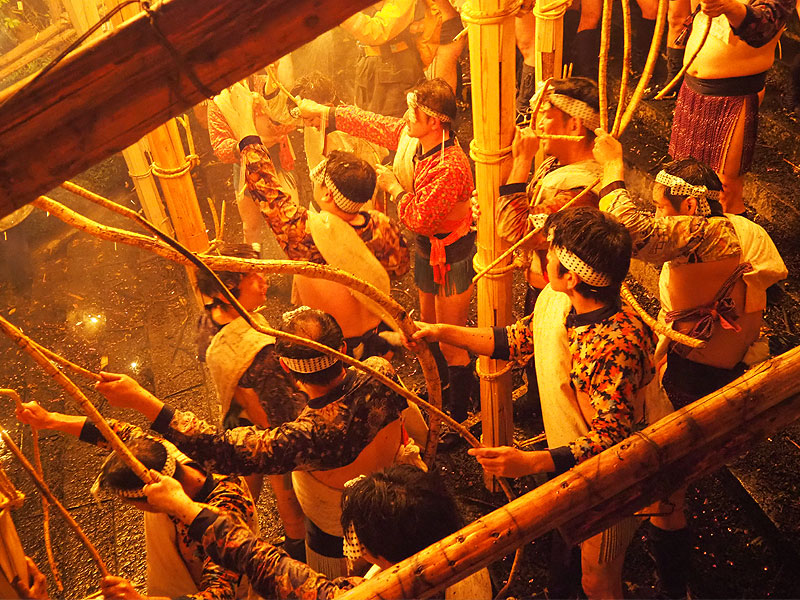 鞍馬の火祭】最高難度「京都三大奇祭」特等席へ！一夜限り“炎の饗宴”に