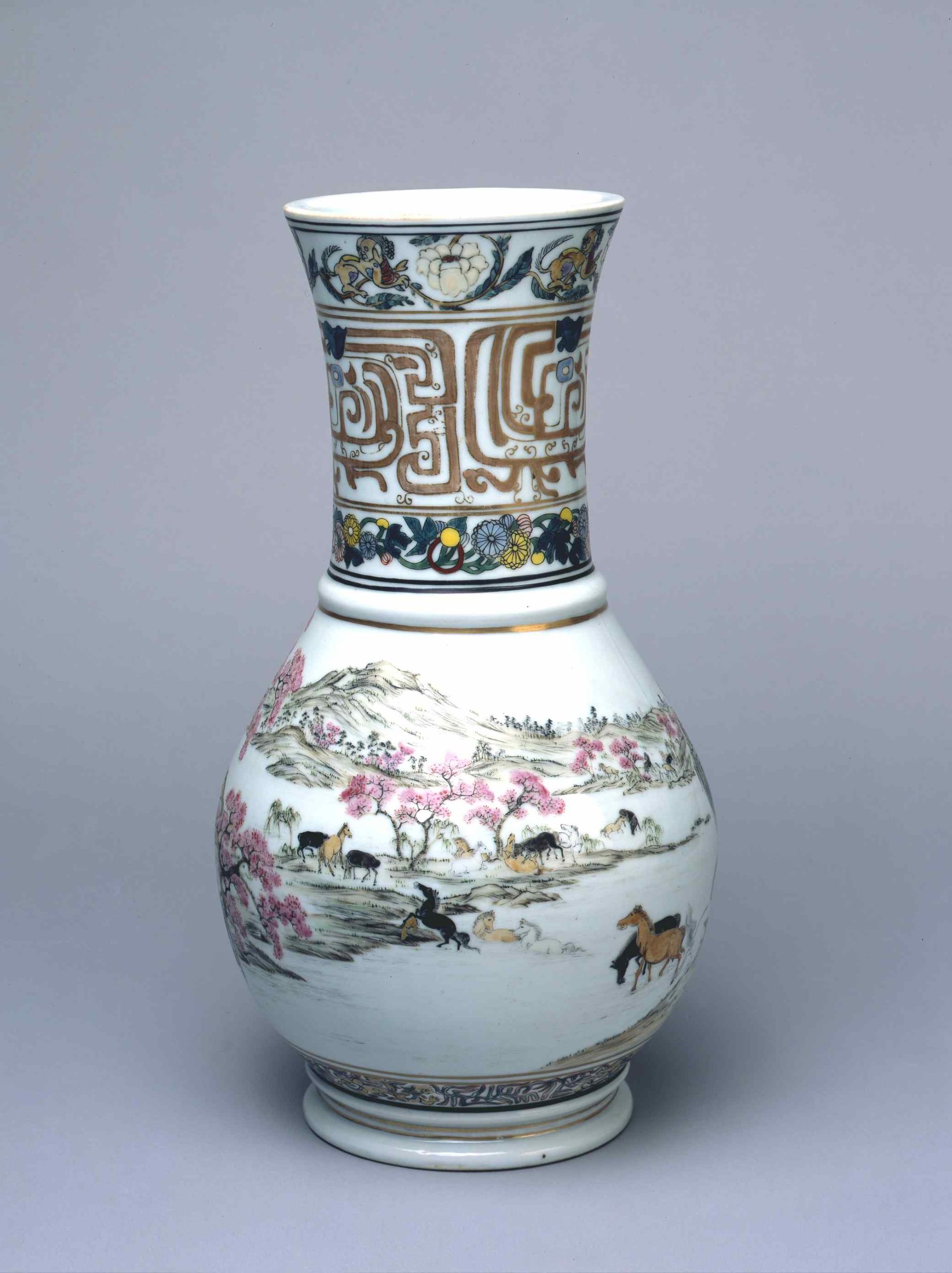 色絵桜馬図花瓶 – 兵庫陶芸美術館 収蔵品データベース