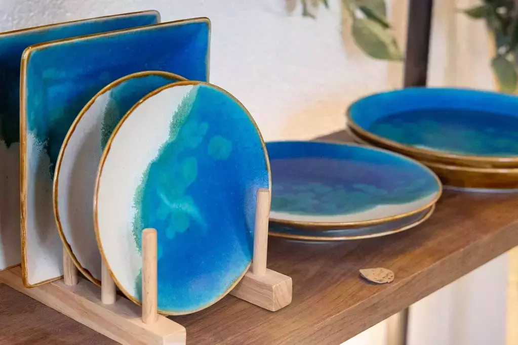 アトリエ クッチャネ｜沖縄モチーフの器が人気の工房｜MEGRY(メグリー沖縄)