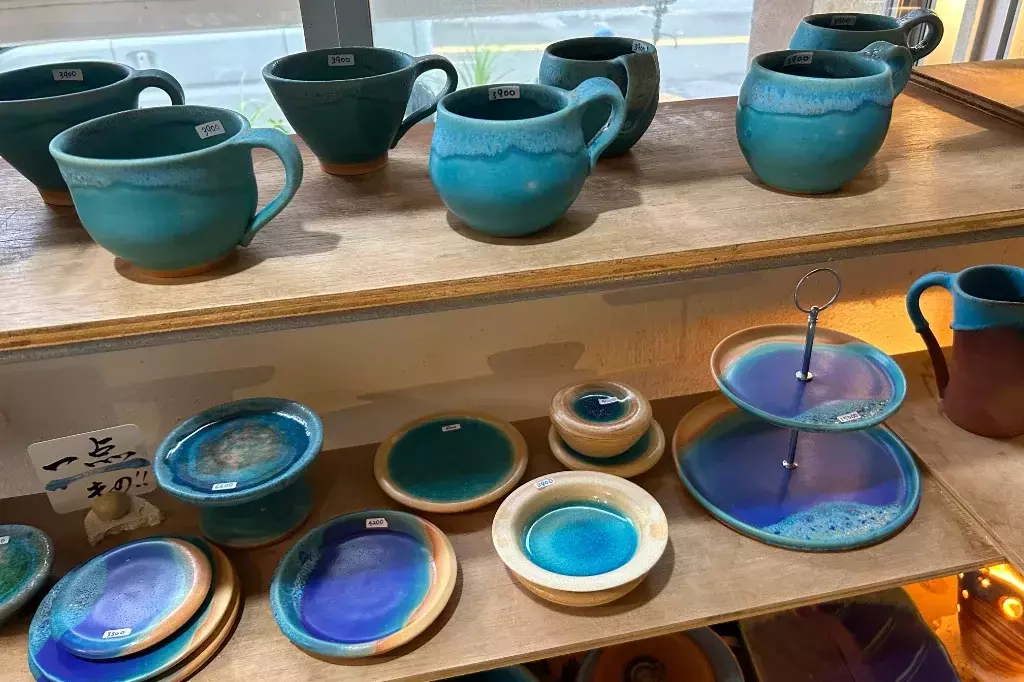 うるま陶器｜青い器・うるまブルーのやちむんが大人気の工房＆ショップ