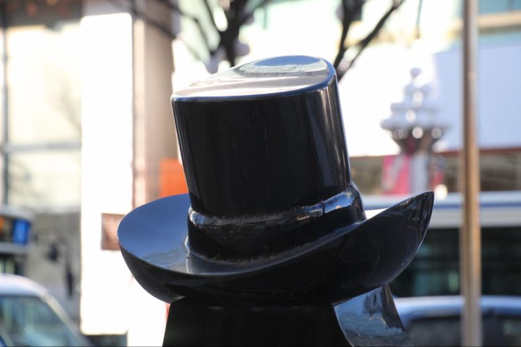 江戸川乱歩旧居跡記念碑プロトタイプ像 実は名古屋人、乱歩の記念碑設置へ 栄の旧宅跡近くに31日除幕：中日