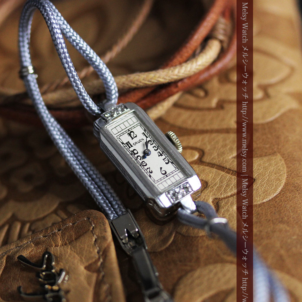 小さく細長いグリュエンの女性用アンティーク腕時計 ダイヤモンド