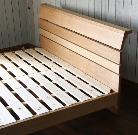 オーダーメイド家具：クイーンベッドフレーム