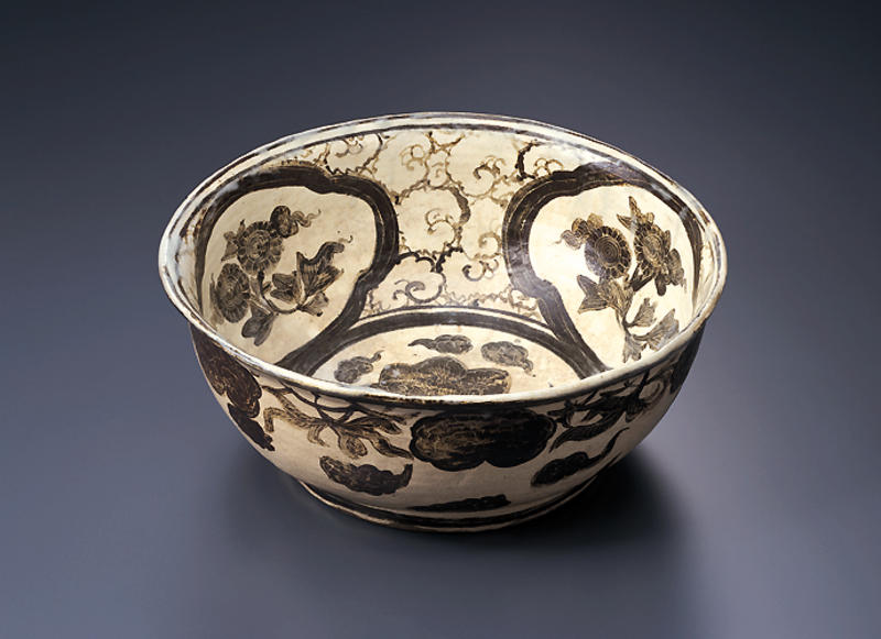 乾山銹絵掻落雲唐草文大鉢 - MIHO MUSEUM