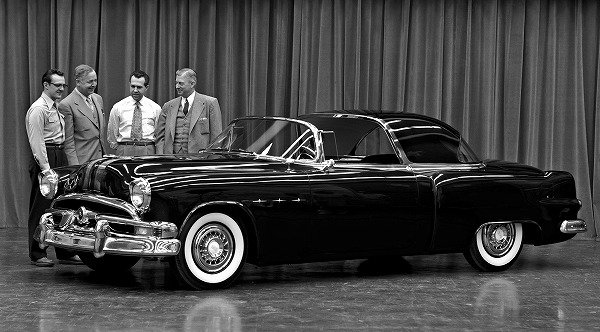 M-BASE エムベース ｜ カタログとその時代