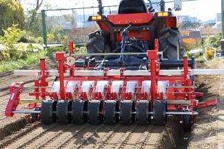 トラクターけん引タイプ | 種まき機ごんべえの株式会社向井工業