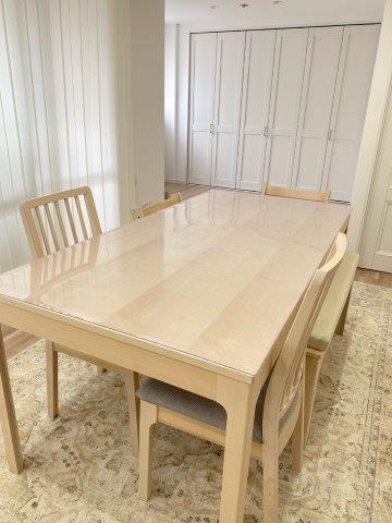 IKEAエーケダーレン(EKEDALEN)にテーブルマットを敷いた事例集 | 透明