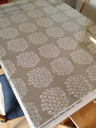 北欧テーブルクロス（マリメッコ）透明マットで撥水・汚れ防止対策