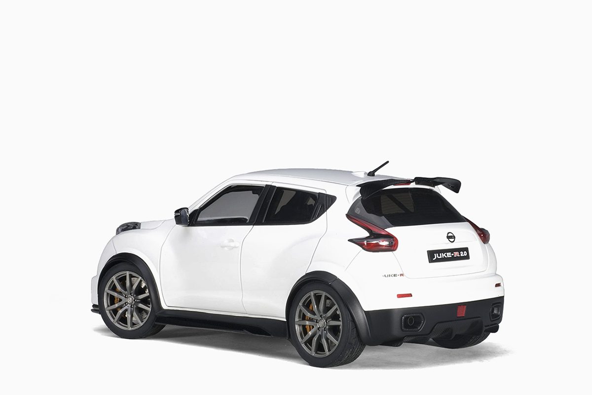 AutoArt Nissan Juke R 2.0, White 1/18 Diecast Car