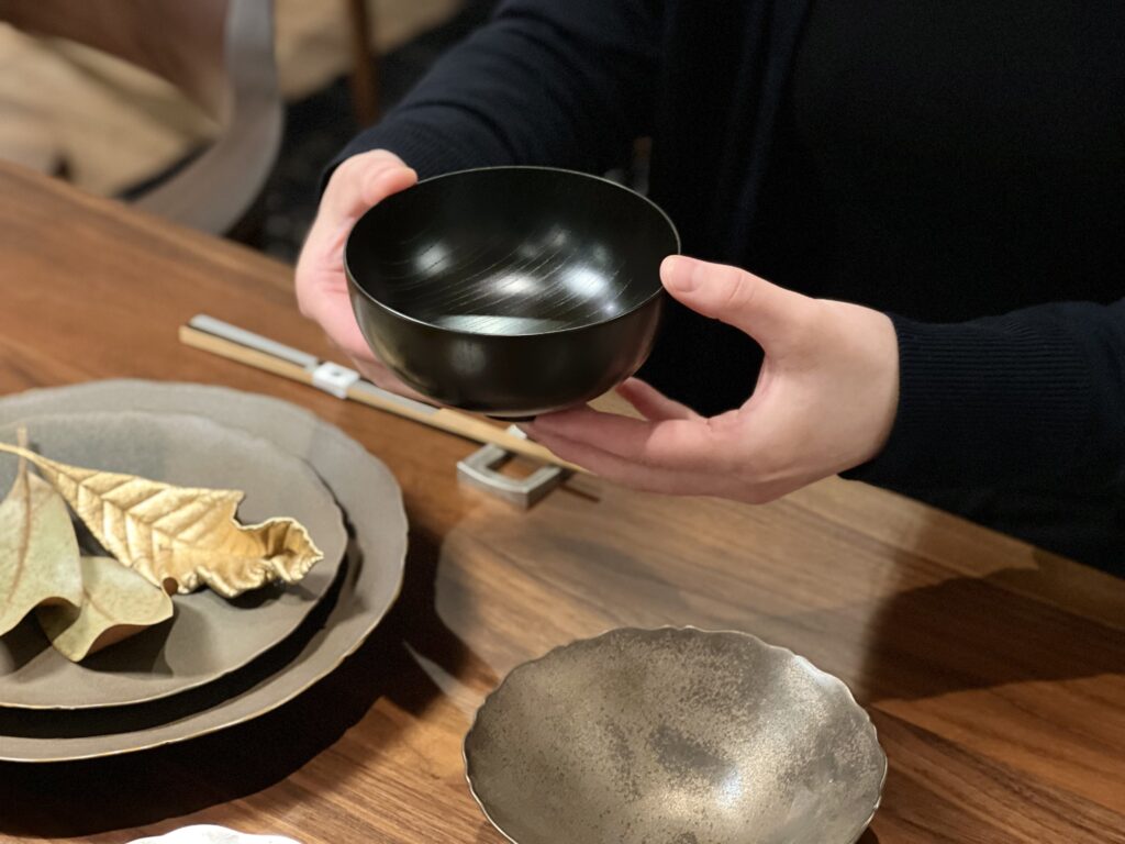 漆器を毎日の食卓に！KIWAKOTO(キワコト)の「TSUKI」と「UMI」のお椀は