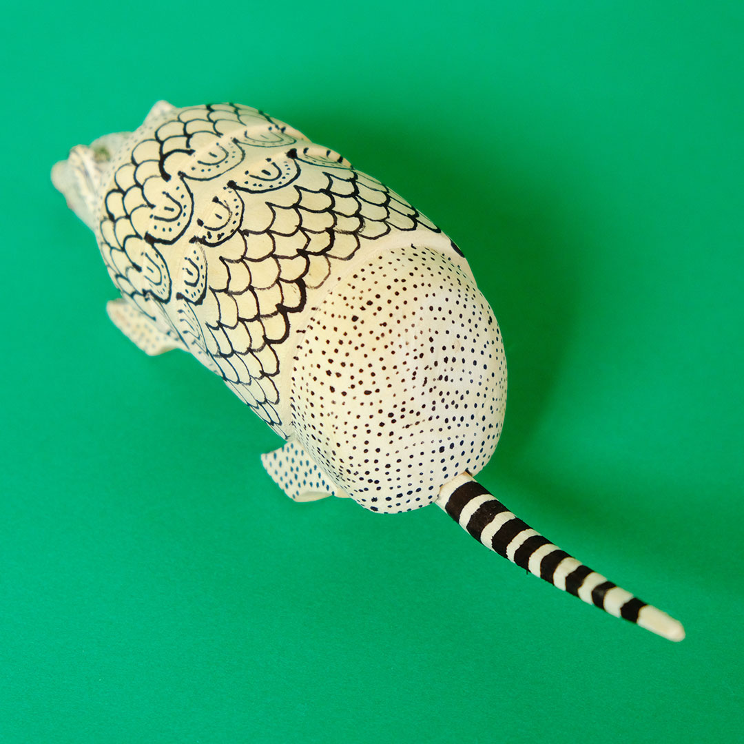 アルマジロ（オアハカ ウッドカービング）- LABRAVA [メキシコ 民芸