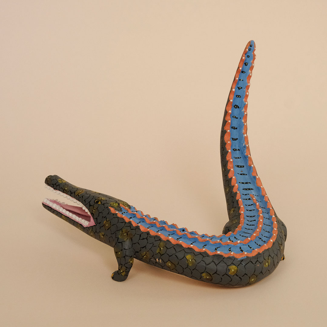 ワニ（木彫 置物）- LABRAVA [メキシコ 民芸 フォークアート 雑貨]