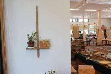 新入荷「かべかけ棚」の紹介です：新着情報 | 無垢材家具と木の家