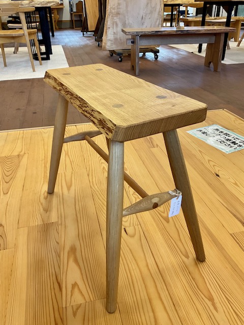 椅子入荷中！：新着情報 | 無垢材家具と木の家づくり「きこりの店」