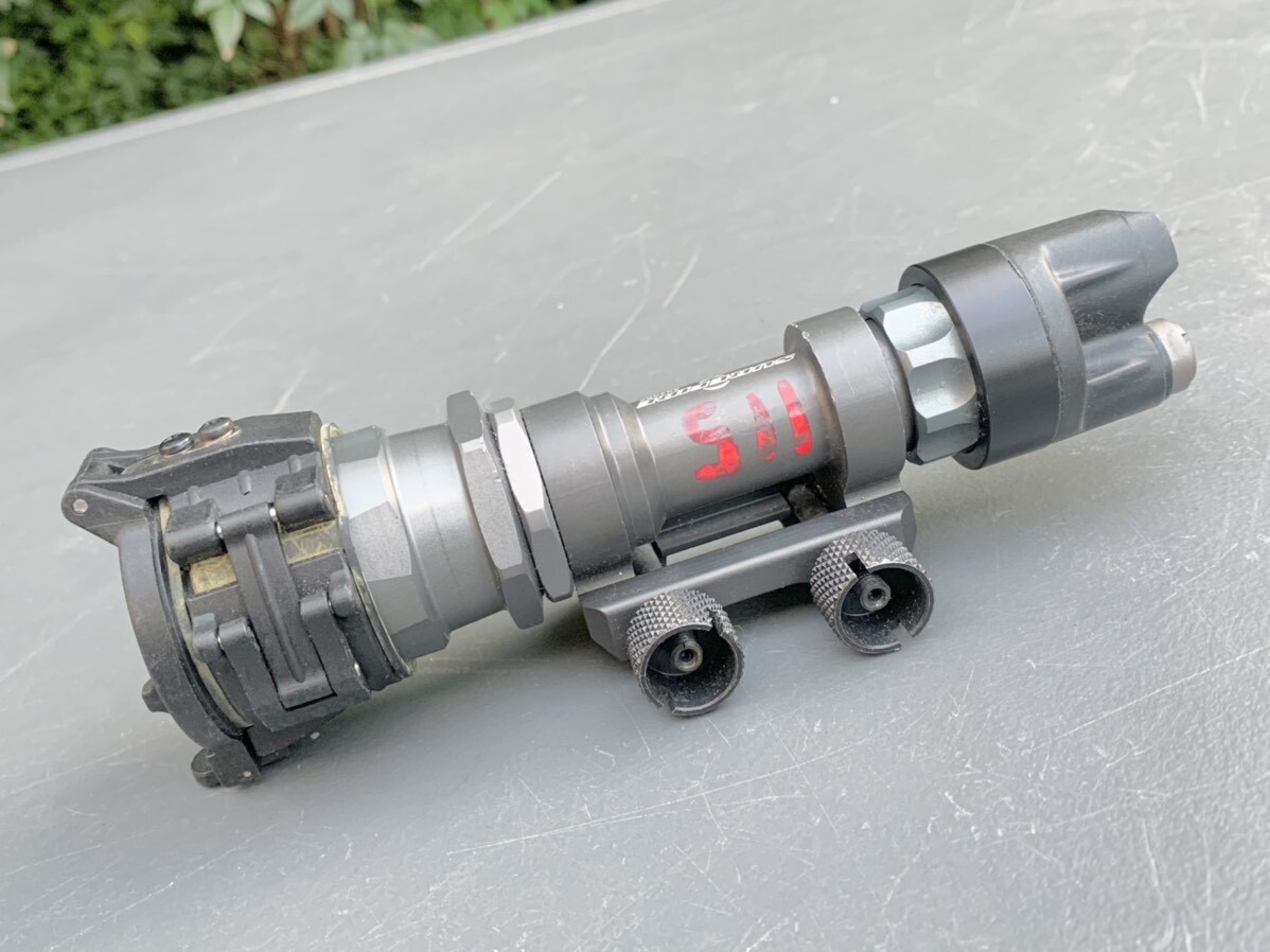 米軍実物 SUREFIRE/M951 ウェポンライト ピカティニーマウント