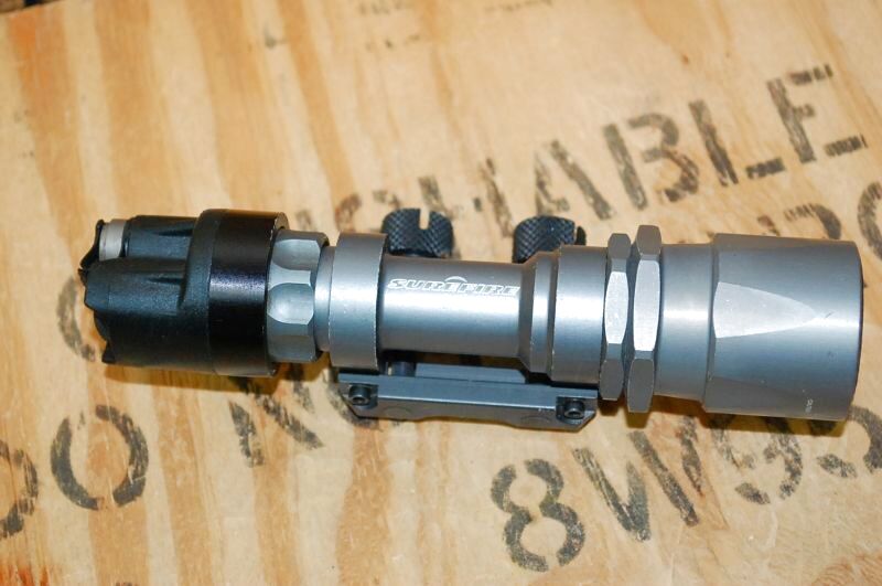 米軍実物 SUREFIRE/M951 ウェポンライト ピカティニーマウント
