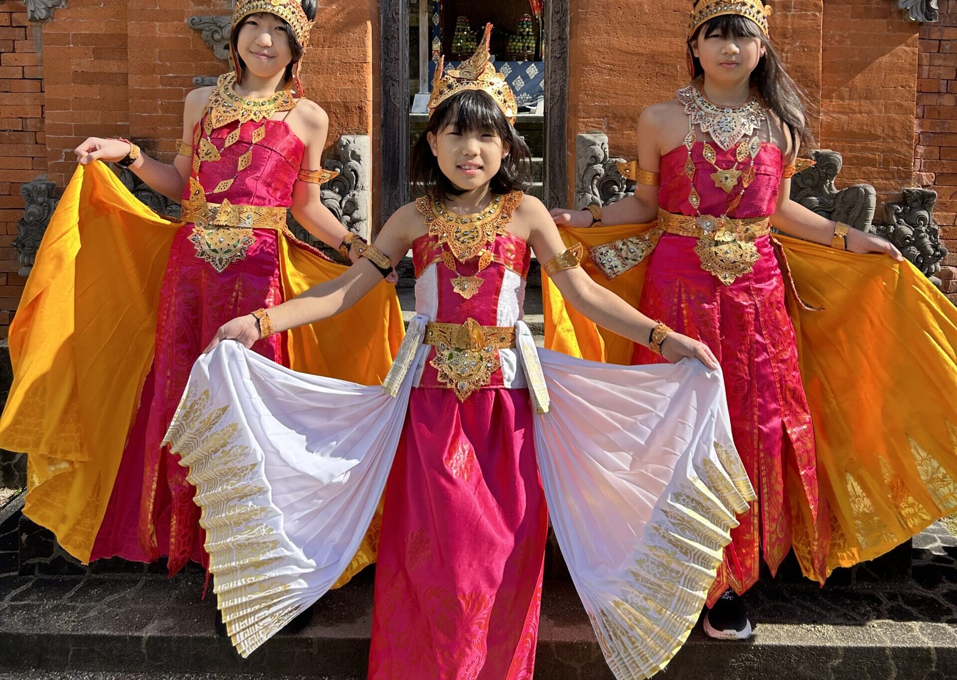 舞踊衣装 ブリビス｜民族衣装｜野外民族博物館リトルワールド